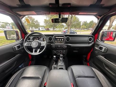 Used 2023 Jeep Wrangler Unlimited Sahara w/ Cold Weather Group AWD/4WD image 4