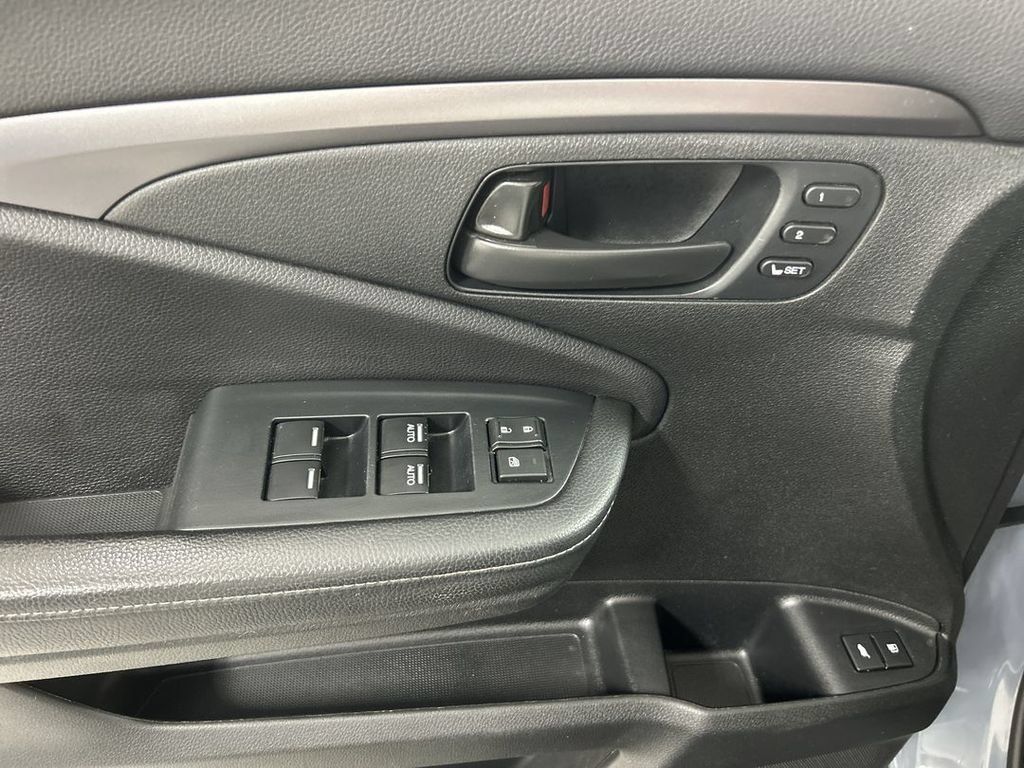 Used 2023 Honda Passport EX-L image 11
