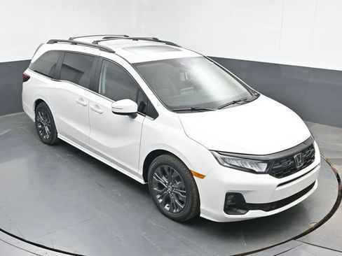 New 2026 Honda Odyssey Touring image 13