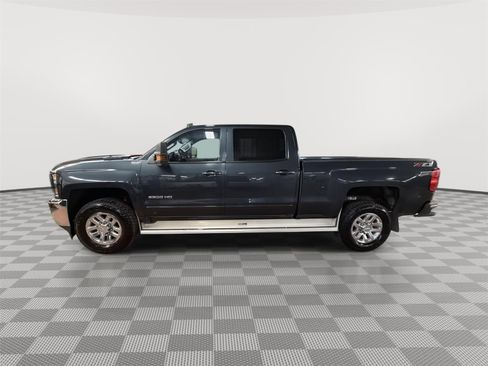 Used 2019 Chevrolet Silverado 3500 LT w/ LT Convenience Package image 7