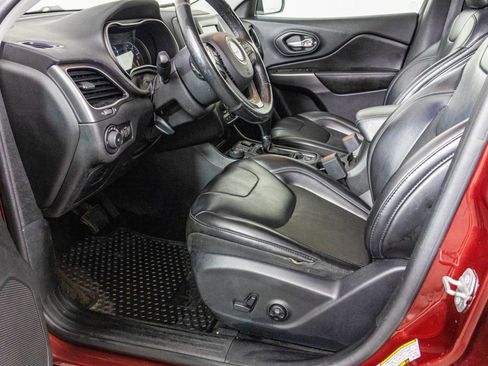 Used 2019 Jeep Cherokee Latitude Plus w/ Cold Weather Group image 20