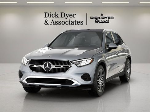Used 2025 Mercedes-Benz GLC 300 4MATIC image 31