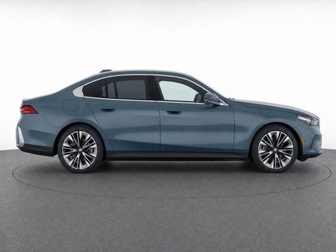 Used 2026 BMW 530i RWD image 2