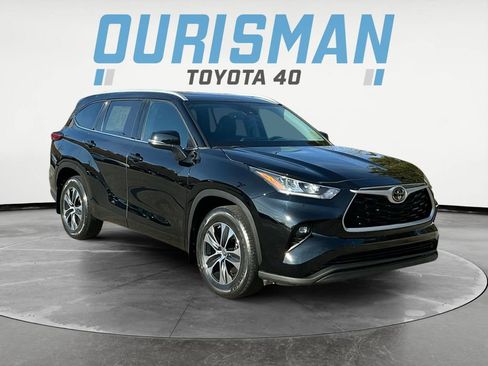Used 2022 Toyota Highlander XLE image 9