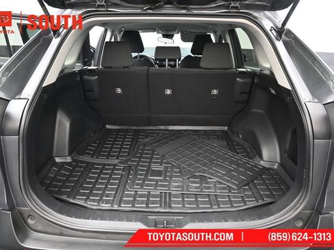 Used 2021 Toyota RAV4 LE AWD/4WD image 26