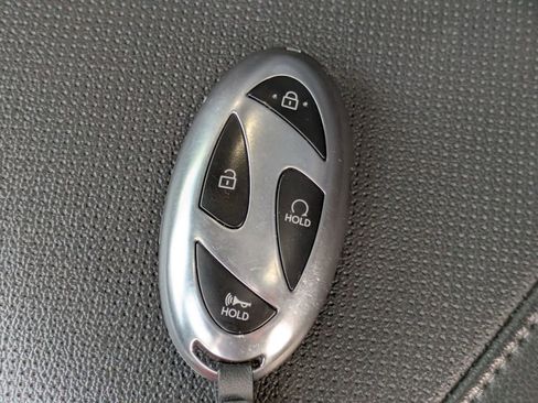 Used 2025 Hyundai Santa Cruz SEL image 32