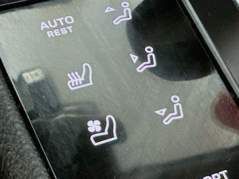 Used 2023 Porsche Macan image 4