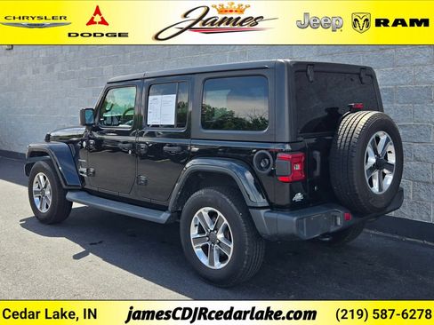 Used 2018 Jeep Wrangler Unlimited Sahara AWD/4WD image 3