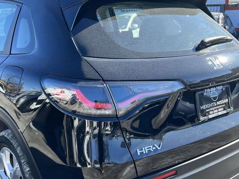 Used 2023 Honda HR-V LX image 11