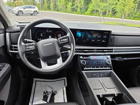 Used 2025 Hyundai Santa Fe SEL FWD image 9