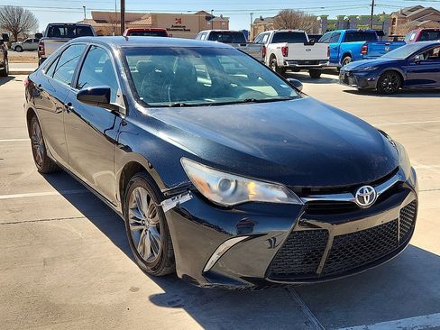 Used 2017 Toyota Camry image 4