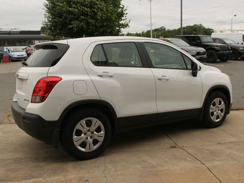 Used 2016 Chevrolet Trax LS w/ LPO, Protection Package FWD image 5