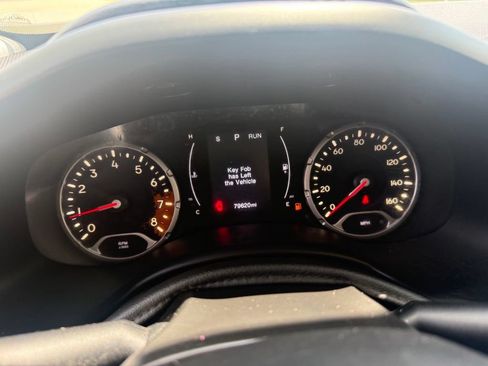 Used 2017 Jeep Renegade Altitude FWD image 11