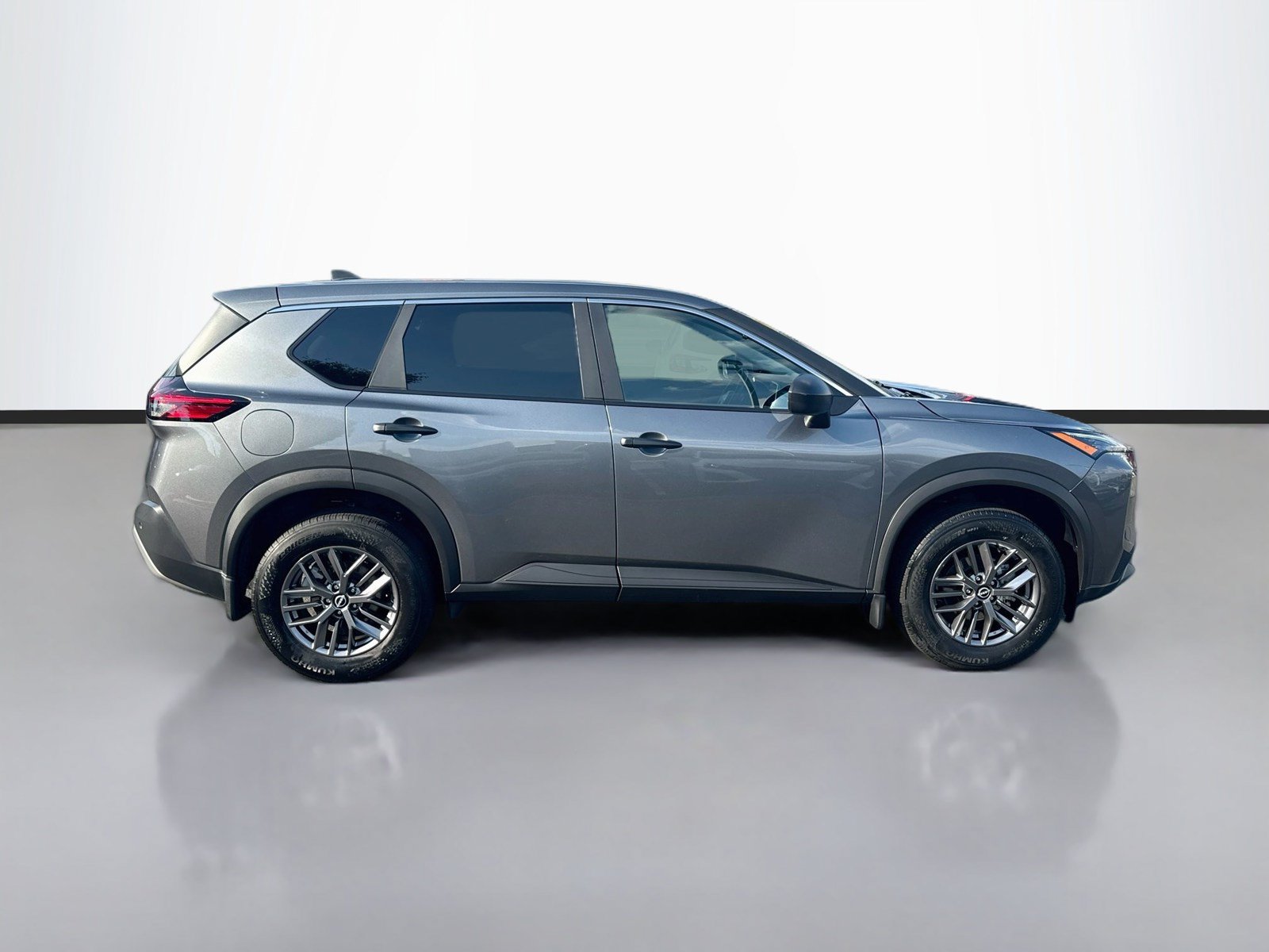 Used 2023 Nissan Rogue S AWD/4WD image 8