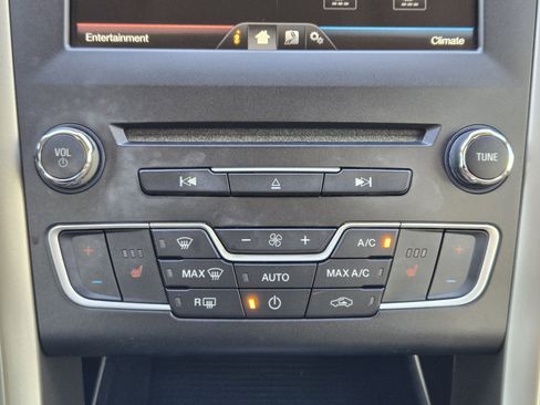 Used 2016 Ford Fusion SE w/ Equipment Group 502A image 22