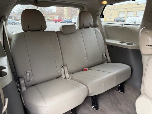 Used 2017 Toyota Sienna XLE Premium image 25