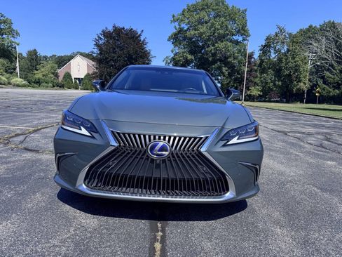 Used 2019 Lexus ES 300h w/ Accessory Package 2 FWD image 5