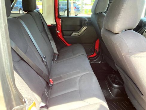 Used 2015 Jeep Wrangler Unlimited Sport w/ Quick Order Package 24S AWD/4WD image 12