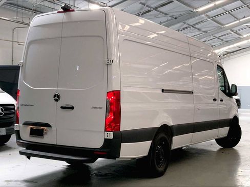 Used 2024 Mercedes-Benz Sprinter 2500 image 5