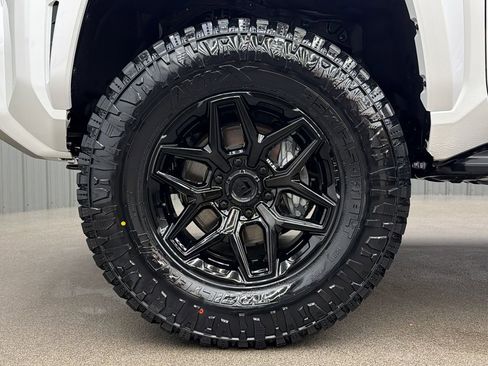 Used 2026 Toyota 4Runner Limited AWD/4WD image 9