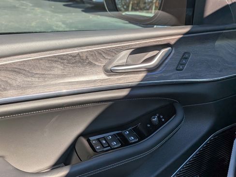 Used 2024 Jeep Grand Cherokee L Overland w/ Trailer Tow Package image 15