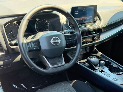 Used 2025 Nissan Rogue SV FWD image 21
