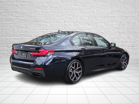 Used 2023 BMW M550i xDrive w/ Dynamic Handling Package image 6