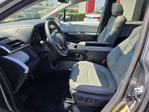 Certified 2026 Toyota Sienna XLE FWD image 22