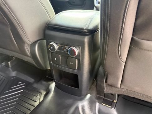 Used 2021 Ford Explorer XLT RWD image 31