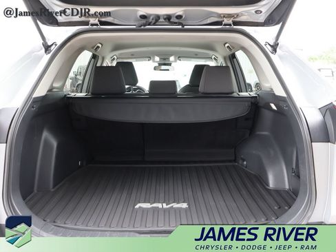 Used 2024 Toyota RAV4 XLE FWD image 14