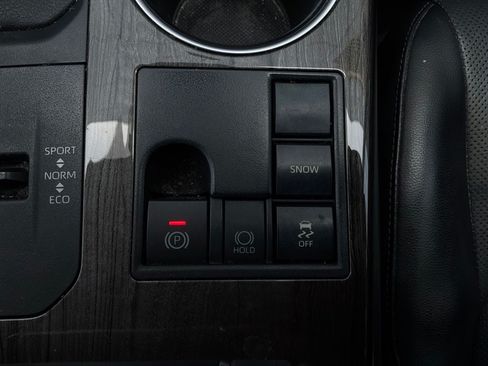 Used 2023 Toyota Highlander Limited FWD image 28