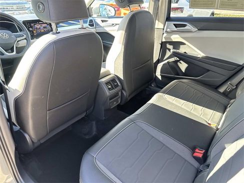 Certified 2025 Volkswagen Taos SE w/ Panoramic Sunroof Package image 10