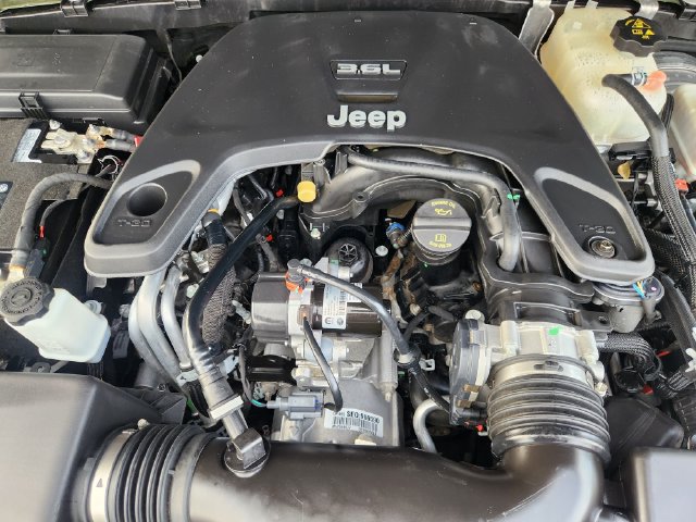 Used 2021 Jeep Wrangler Unlimited Sahara AWD/4WD image 30