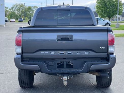 Used 2021 Toyota Tacoma TRD Off-Road w/ Technology Package AWD/4WD image 38