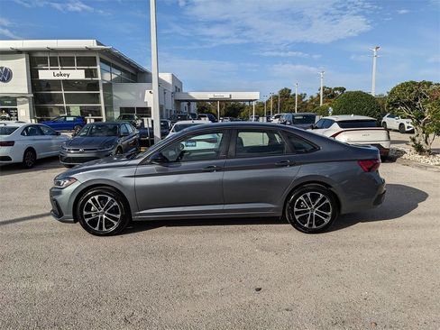 Certified 2025 Volkswagen Jetta Sport image 5