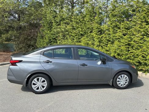 Used 2020 Nissan Versa S image 29