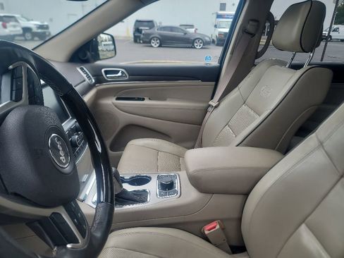 Used 2017 Jeep Grand Cherokee Overland AWD/4WD image 3