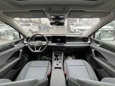 New 2026 Volkswagen Tiguan SE image 16