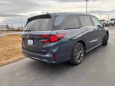 New 2026 Honda Odyssey Touring image 3