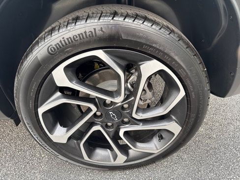 Used 2025 Chevrolet Trax RS w/ Sunroof Package FWD image 11