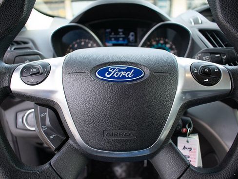 Used 2016 Ford Escape SE image 18