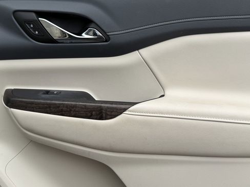 Used 2023 GMC Acadia Denali image 29