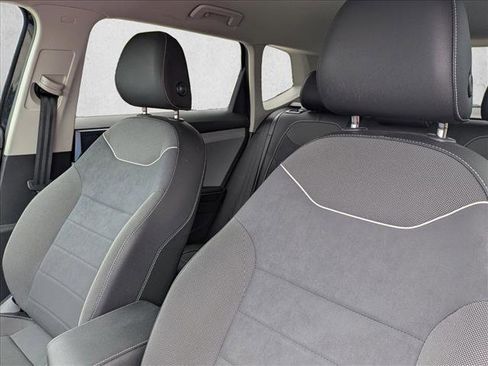 Used 2024 Volkswagen Taos SE image 13