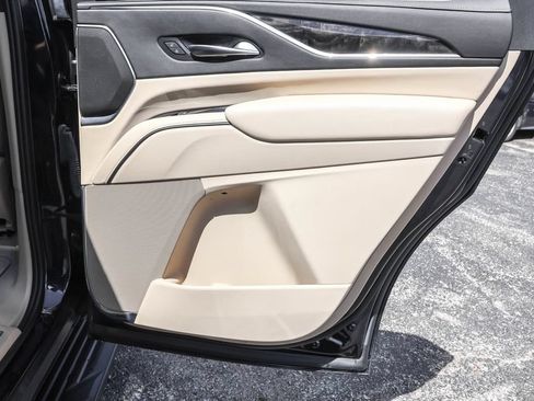 Used 2023 Cadillac Escalade Premium Luxury AWD/4WD image 35