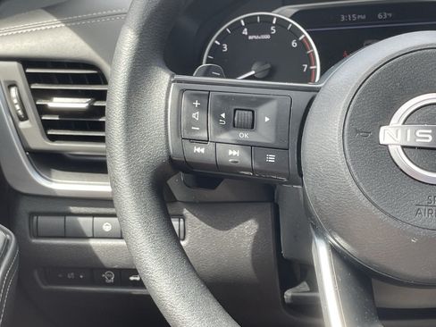 Used 2024 Nissan Rogue SV AWD/4WD image 18