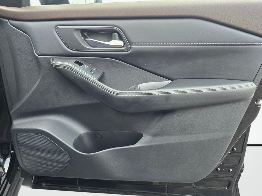 Used 2023 Nissan Rogue SL AWD/4WD image 30