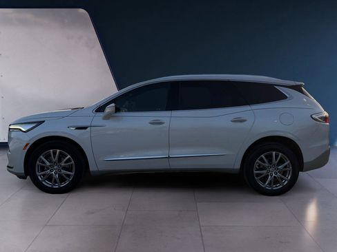 Used 2023 Buick Enclave Premium image 2