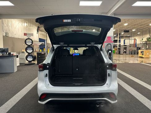 New 2026 Toyota Highlander XSE image 11