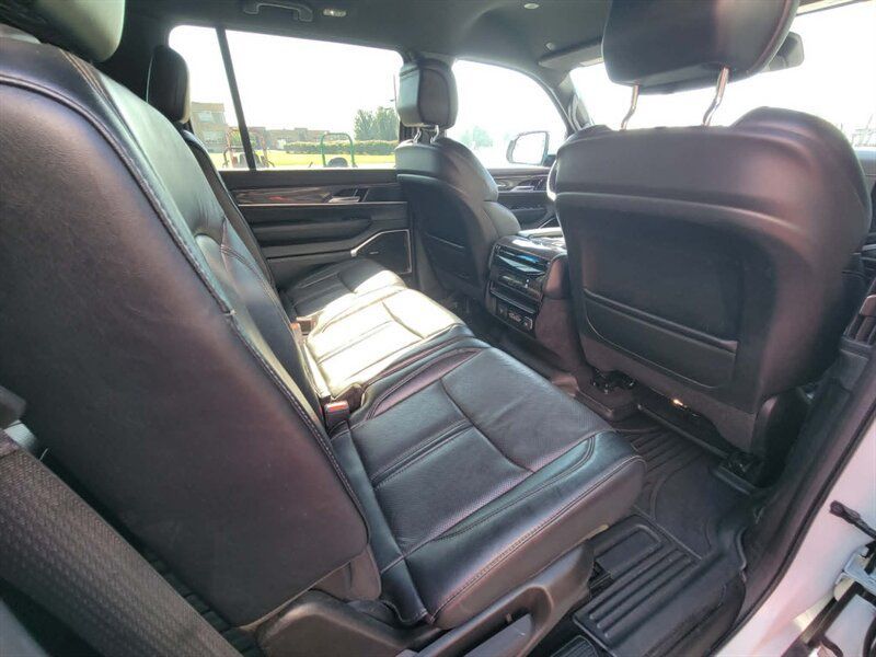 Used 2022 Jeep Wagoneer Series II AWD/4WD image 26
