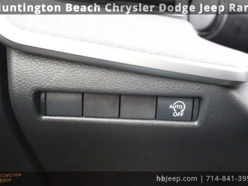 Used 2025 Nissan Kicks SV image 19